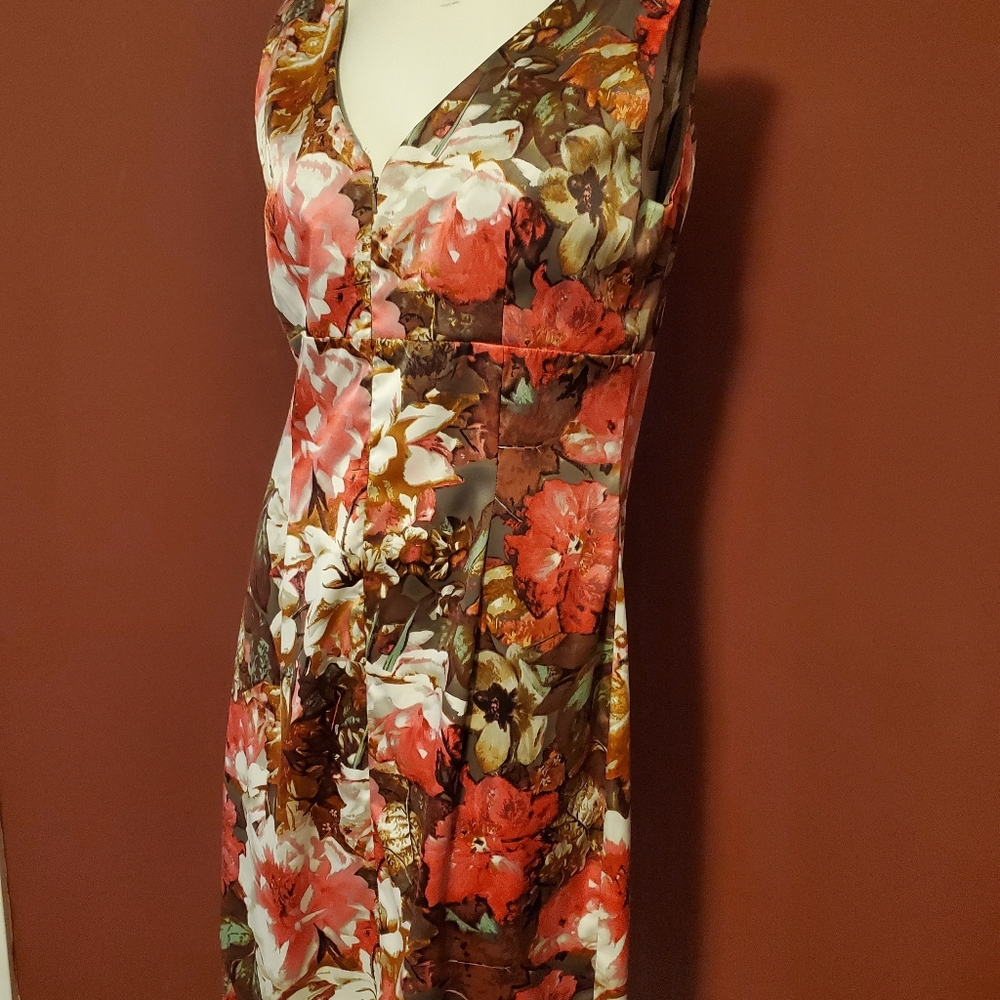 Donna Ricco floral - Picture 2 of 2